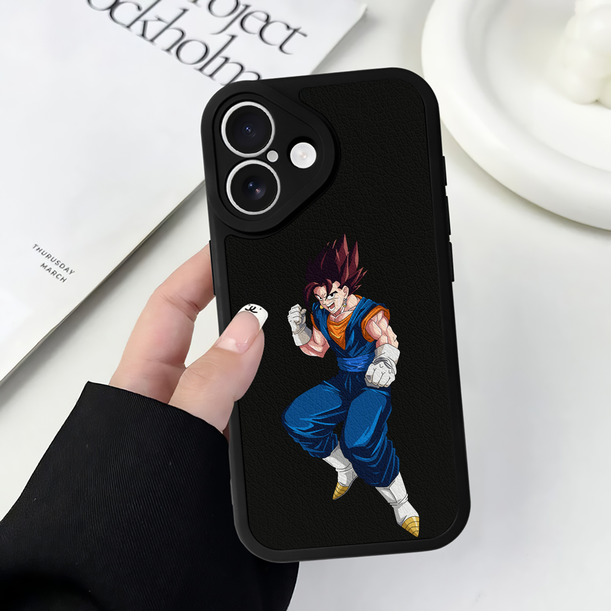 （画像用） ドラゴンボール 孫 悟飯（そんごはん）DRAGON BALL Son Gohan 【iPhone 16シリーズ対応】シリコンスマホケース（レザー調） 材質：シリコン